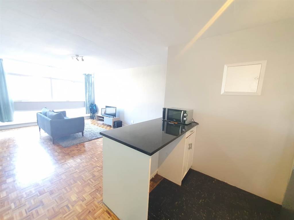 1 Bed Apartment in Humewood photo number 7