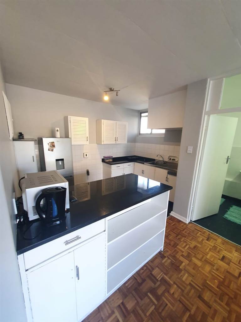 1 Bed Apartment in Humewood photo number 6