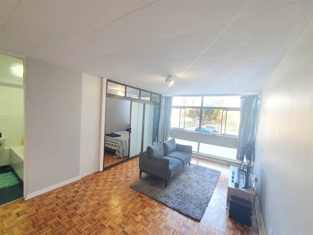 1 Bed Apartment in Humewood photo number 10