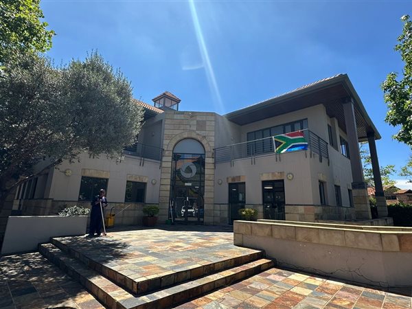 864  m² Commercial space in Highveld