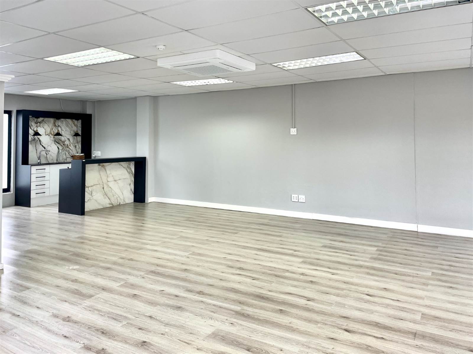 80  m² Commercial space in Umhlanga Rocks photo number 7