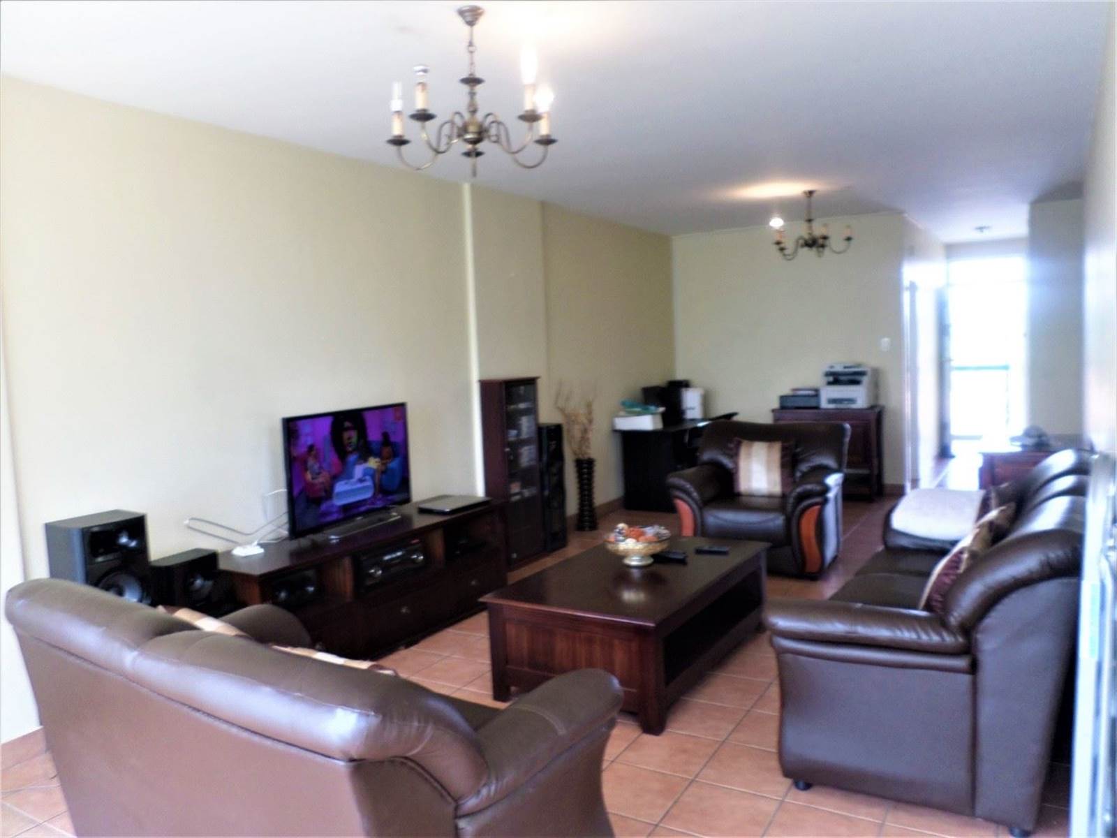 2 Bed Apartment in Denlee photo number 3