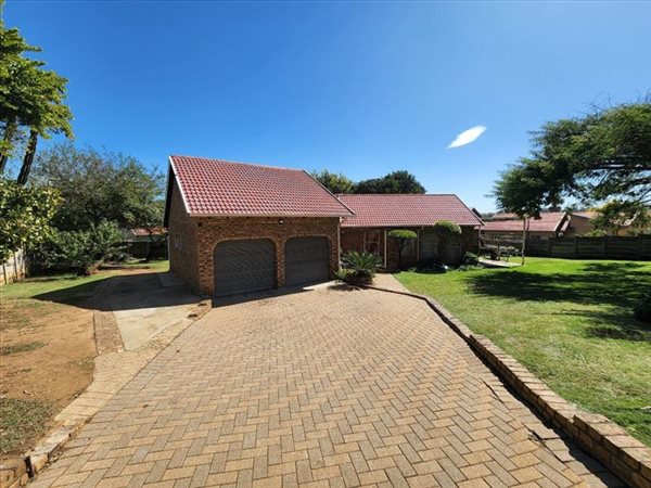 4 Bed House in Esther Park