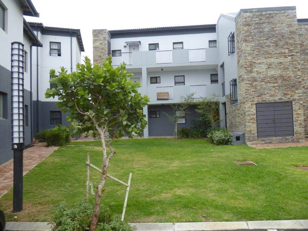 2 Bed Apartment in Parklands photo number 16