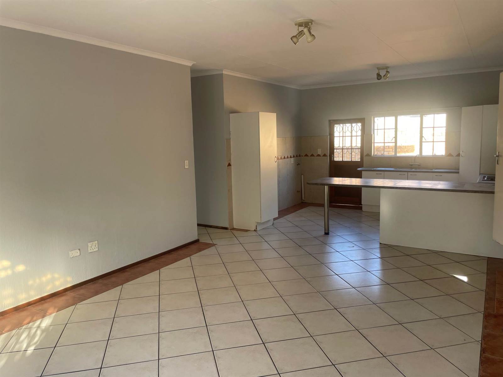 3 Bed Townhouse in Radiokop photo number 6