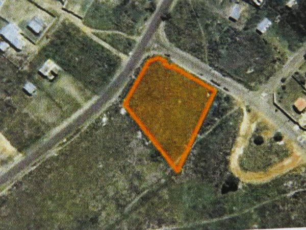 2 700 m² Land