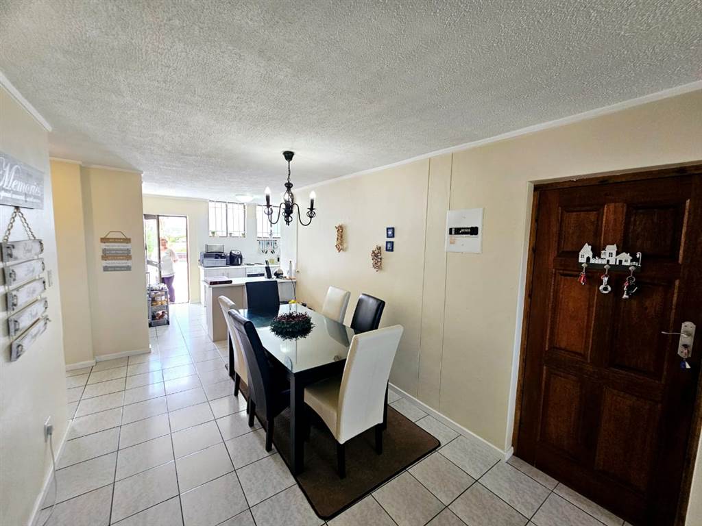 3 Bed Apartment in Stilbaai photo number 13