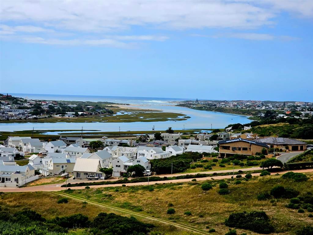 3 Bed Apartment in Stilbaai photo number 1