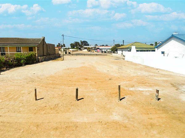 867 m² Land