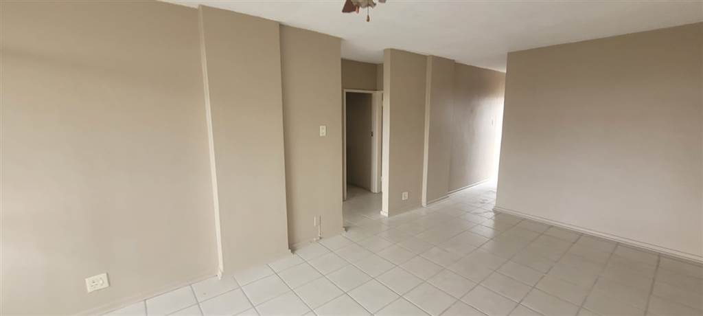 2.5 Bed Apartment in Sunnyside photo number 12