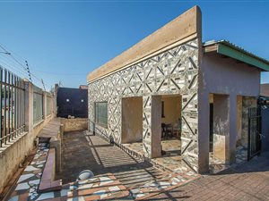 3 Bed House in Bosmont