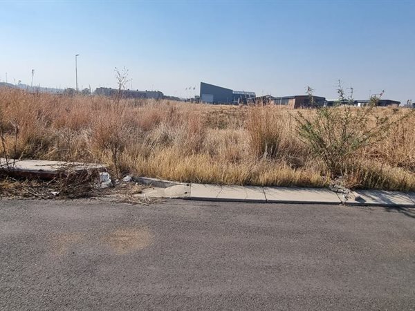 643 m² Land available in Secunda Commercial