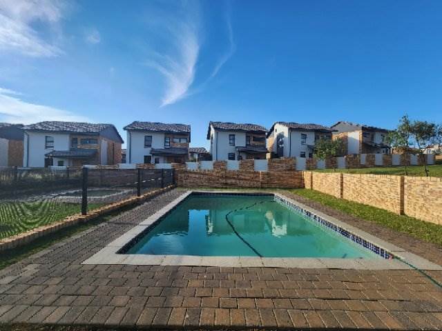 2 Bed Apartment in Rooihuiskraal North photo number 18