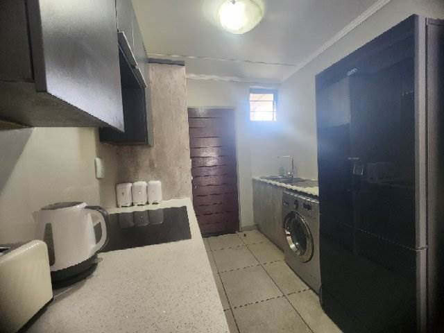 2 Bed Apartment in Rooihuiskraal North photo number 3