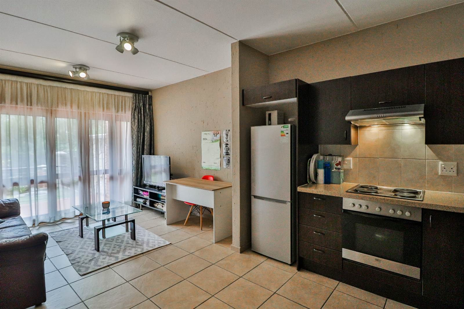 1 Bed Apartment in Douglasdale photo number 4