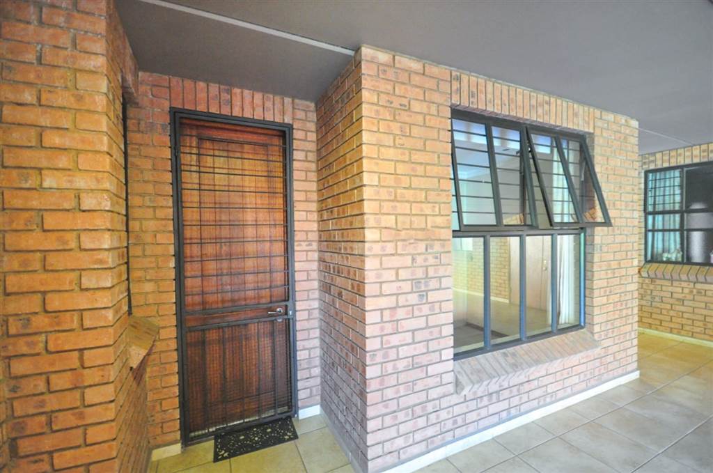 2 Bed Apartment in Newlands photo number 22