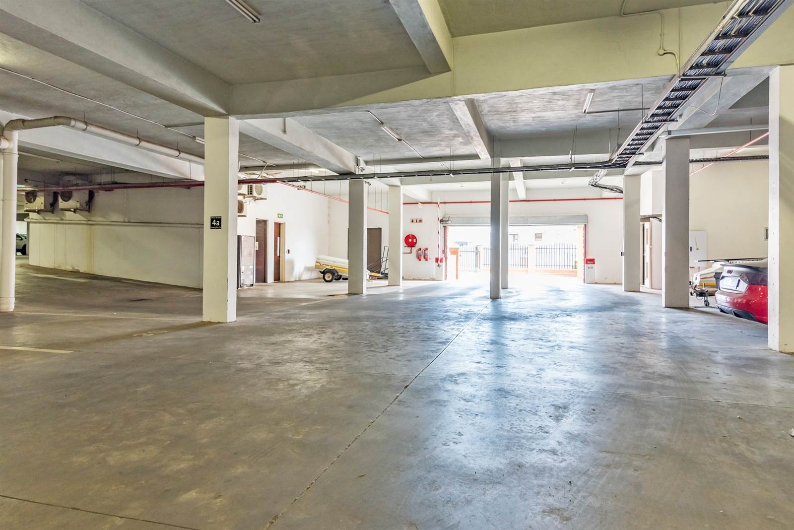 112  m² Office Space in Featherbrooke Estate photo number 11