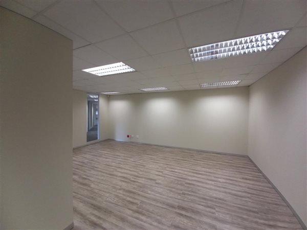 484  m² Office Space