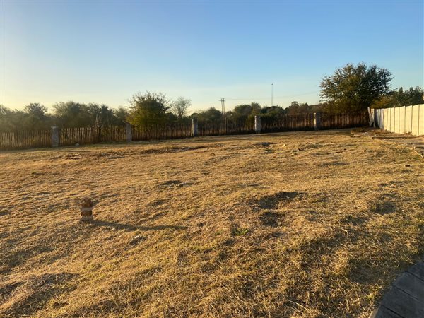 563 m² Land