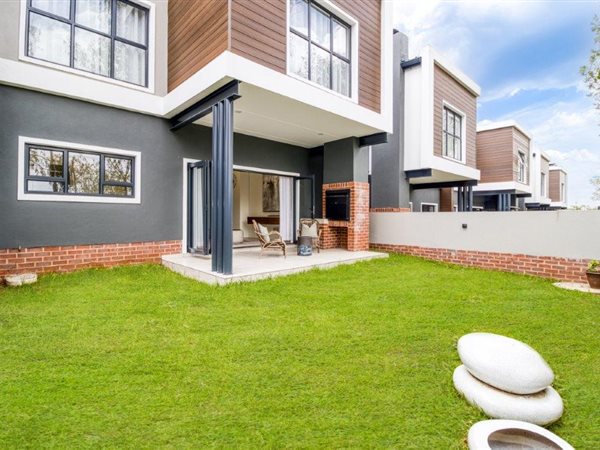 5 Bed Townhouse in Sunninghill