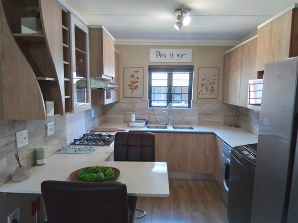 3 Bed Apartment in Roodeplaat