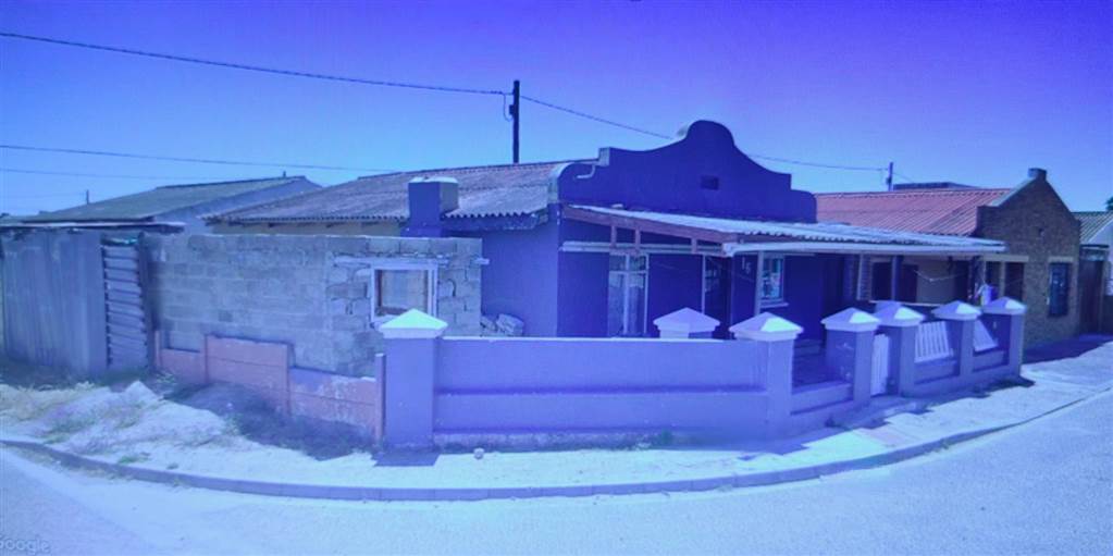 2 Bed House in Macassar photo number 3