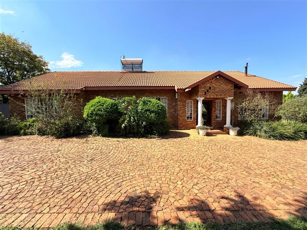 4 Bedroom House 4 Bedroom House