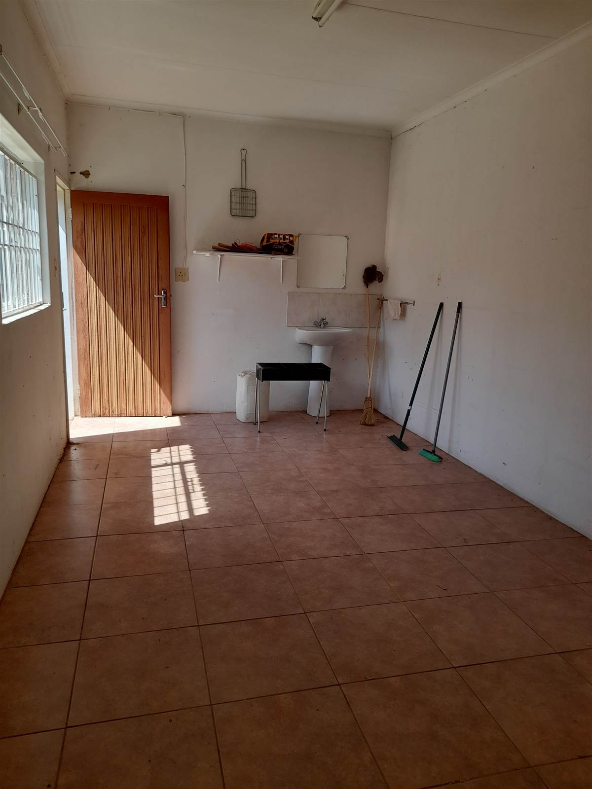 1 Bed House in Aliwal North photo number 8