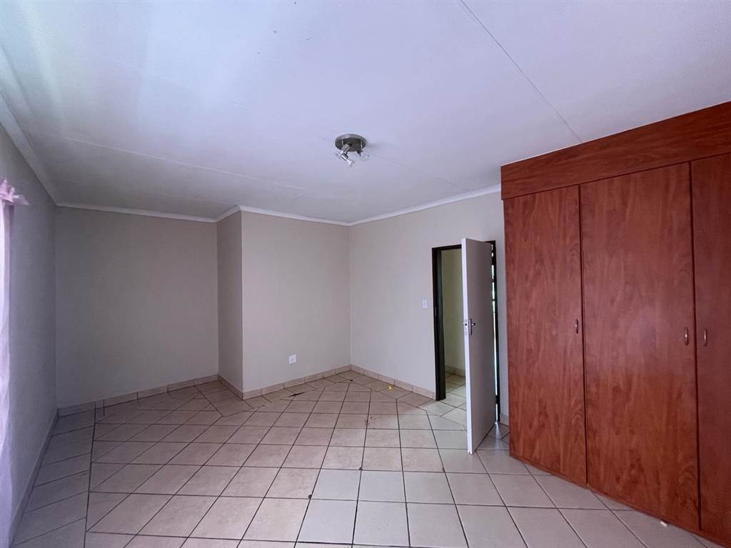 2 Bed Townhouse in Penina Park photo number 13