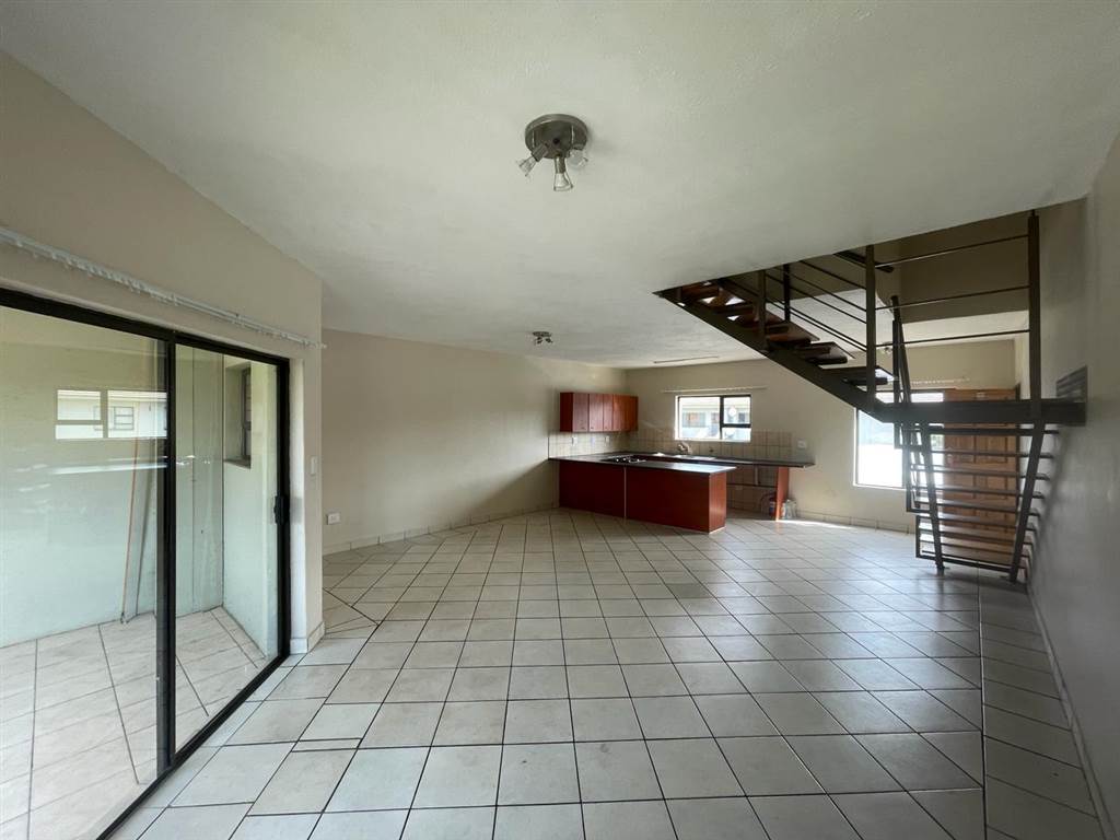 2 Bed Townhouse in Penina Park photo number 3