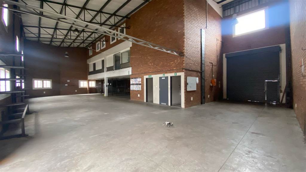 605  m² Industrial space in Hennopspark photo number 2