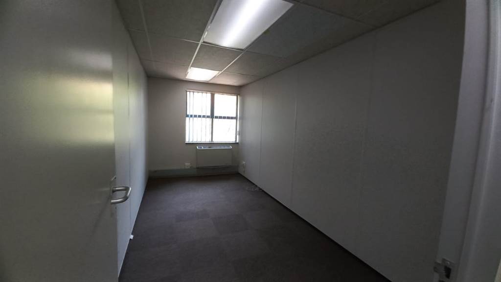 378  m² Commercial space in Menlyn photo number 11