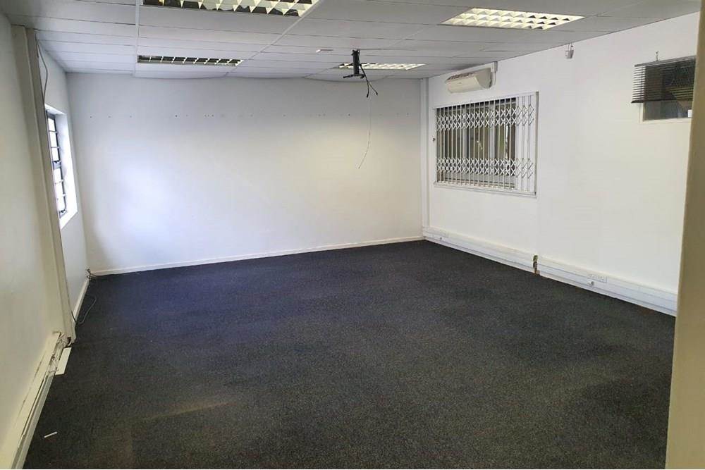 400  m² Commercial space in Newton Park photo number 7