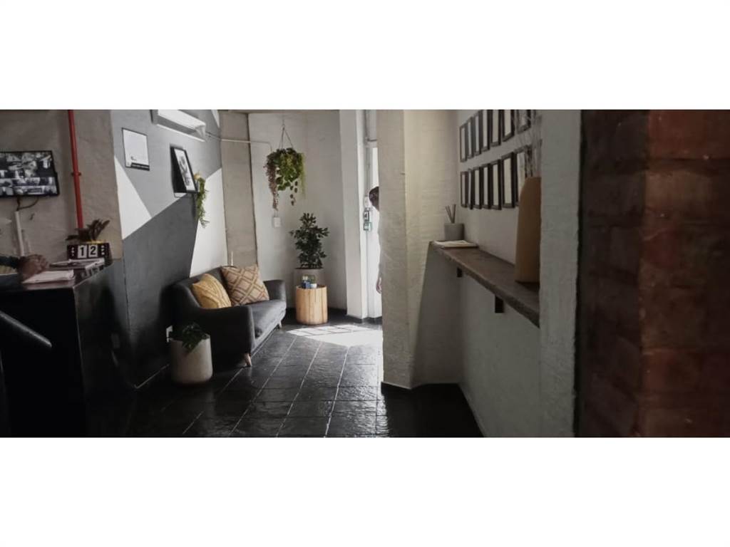Bachelor apartment in City & Suburban (Maboneng) photo number 3