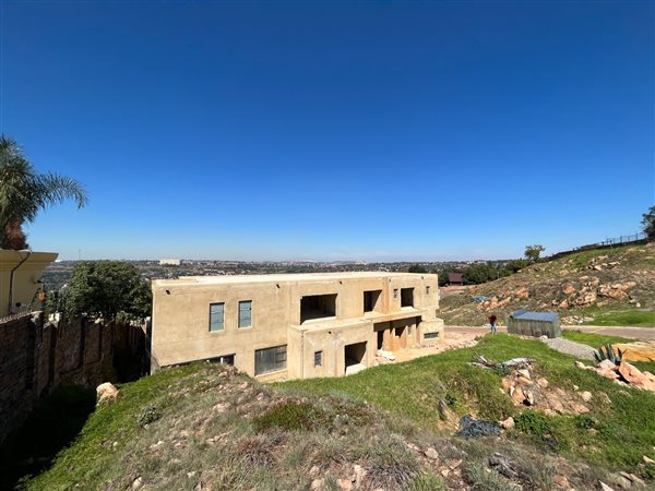 701 m² Land available in Northcliff