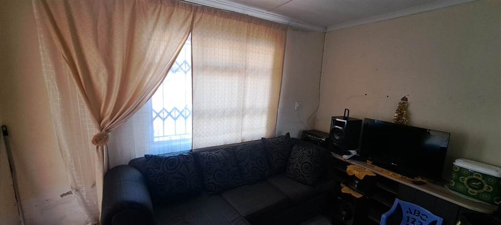1 Bed House in Tlhabane photo number 4