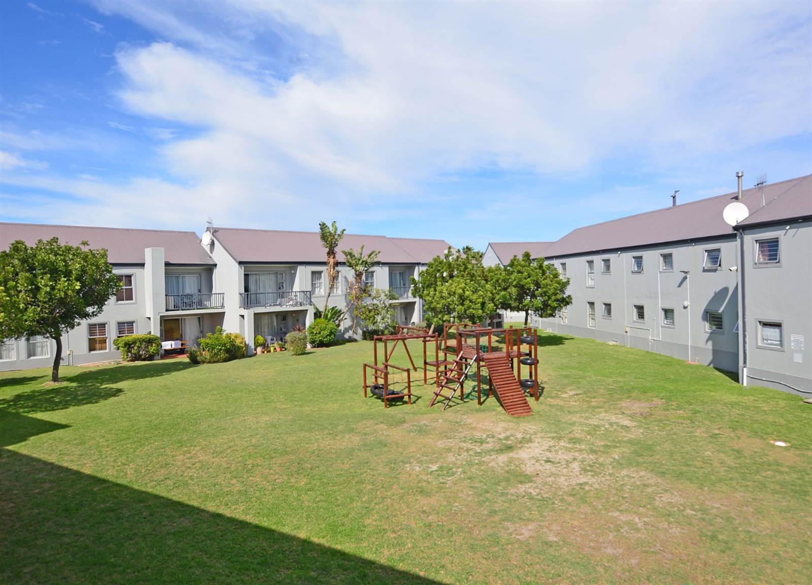2 Bed Apartment in Blouberg Sands photo number 20