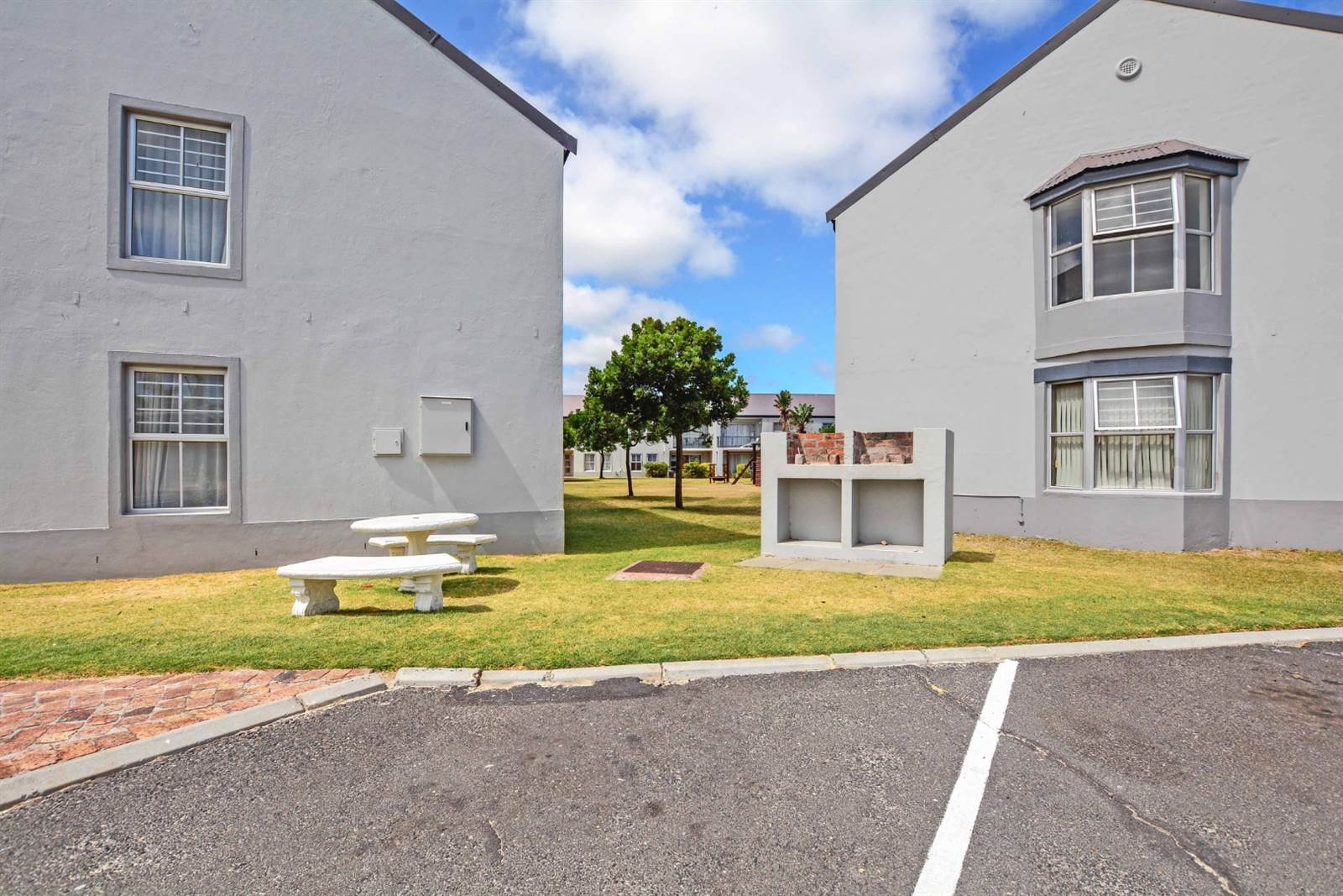 2 Bed Apartment in Blouberg Sands photo number 17