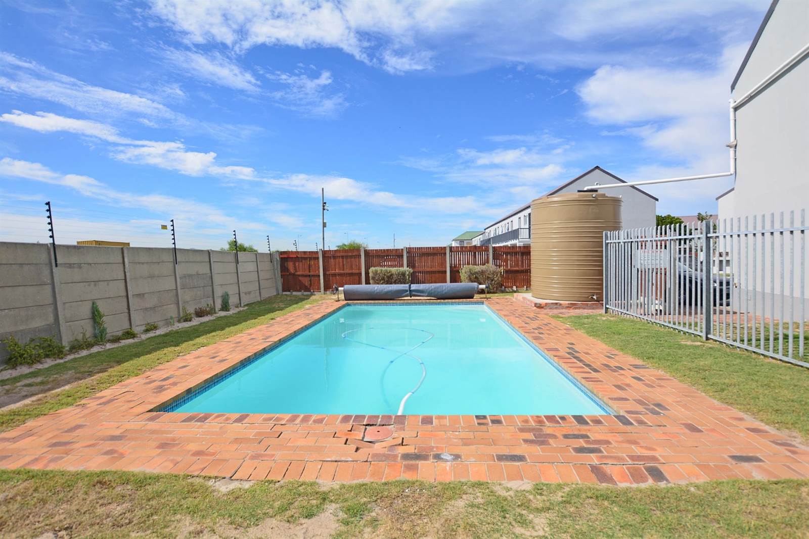 2 Bed Apartment in Blouberg Sands photo number 21
