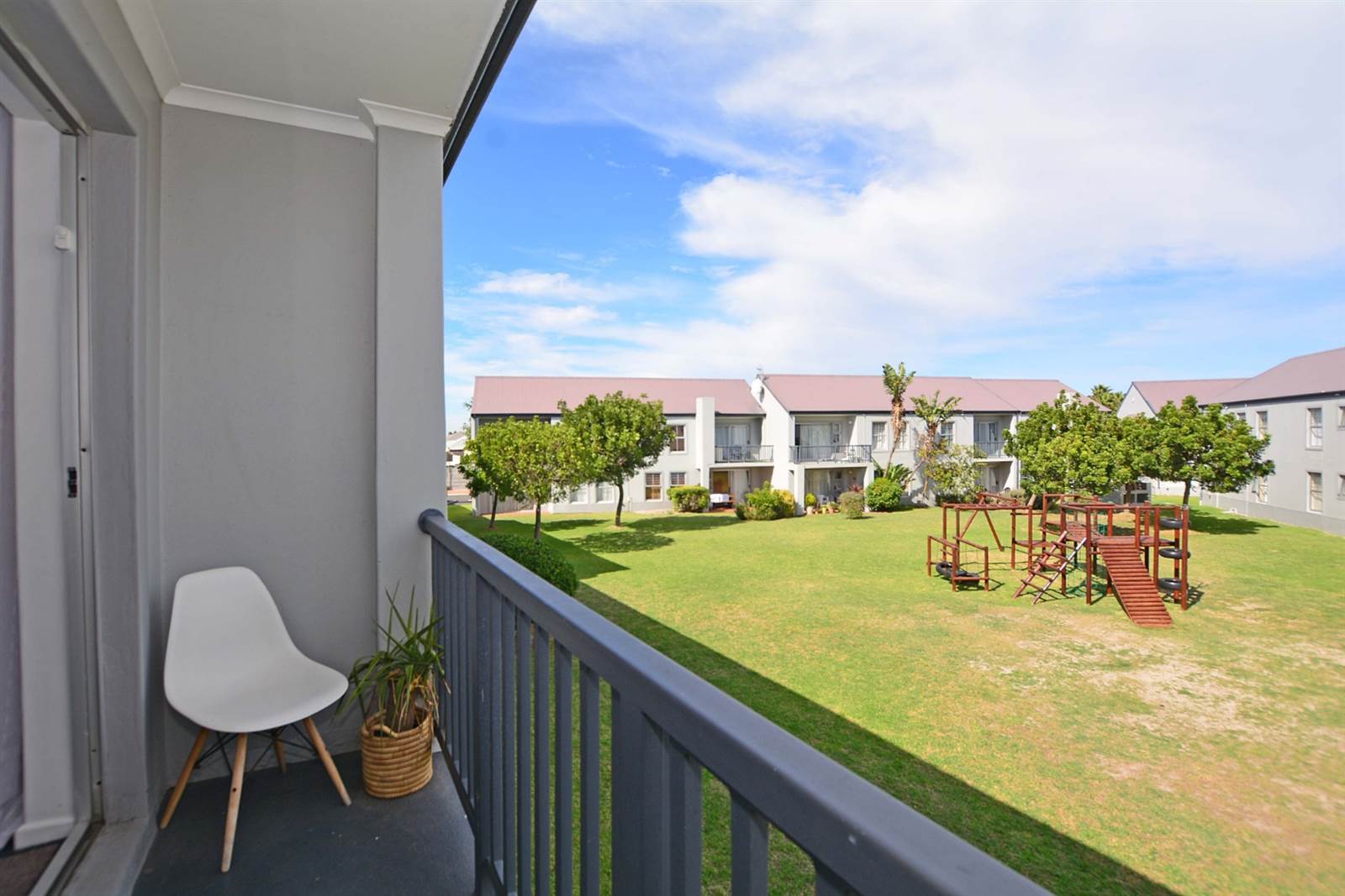 2 Bed Apartment in Blouberg Sands photo number 19