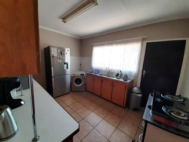 3 Bed House in Hartbeespoort Dam photo number 10