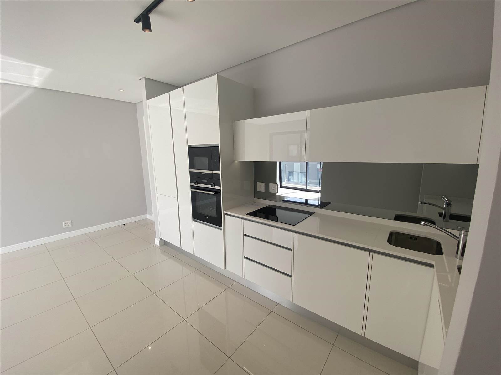 2 Bed Apartment in Houghton Estate photo number 4