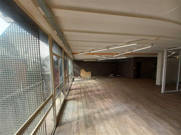 112  m² Commercial space in Greenside