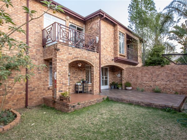 3 Bedroom Townhouse 3 Bedroom Townhouse