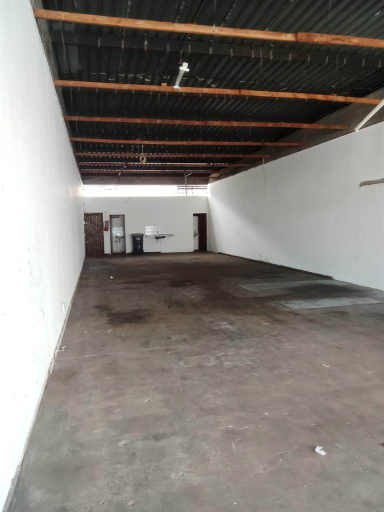 134  m² Retail Space in Parow Central photo number 5