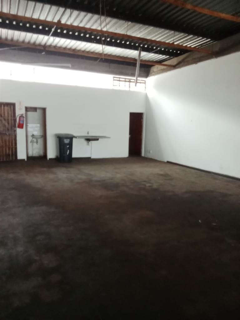 134  m² Retail Space in Parow Central photo number 4