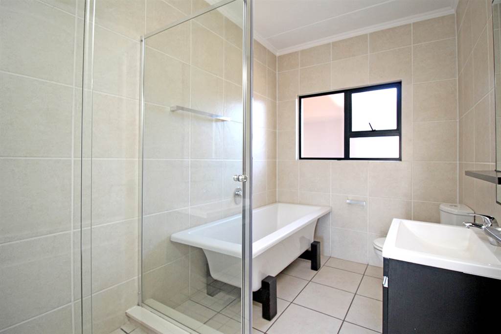 2 Bed Apartment in Greenstone Gate photo number 10