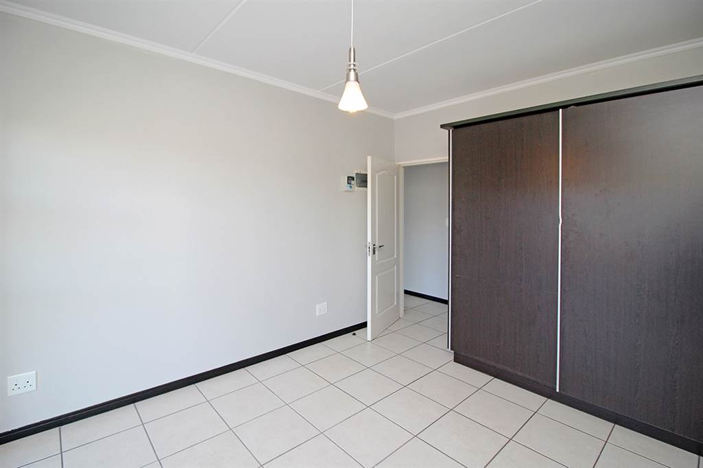 2 Bed Apartment in Greenstone Gate photo number 6