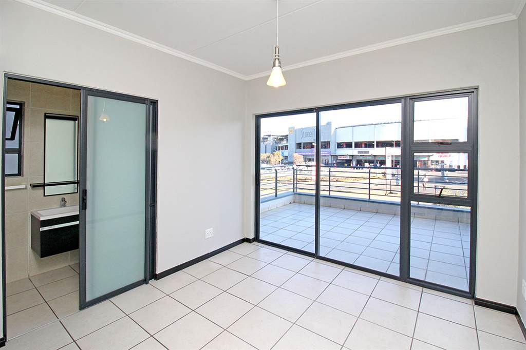 2 Bed Apartment in Greenstone Gate photo number 7