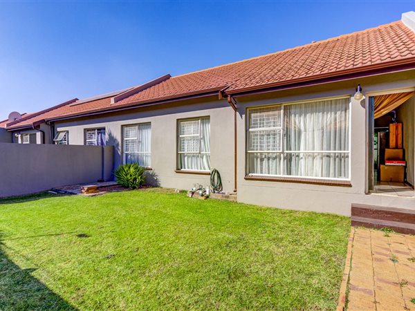 3 Bedroom Townhouse 3 Bedroom Townhouse